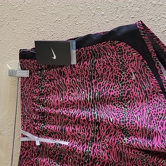 𝅺NIKE Running Shorts - Picture 2 of 5